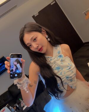 Ahn Ji-young Instagram - 🐰🩵🦋