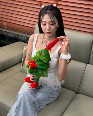 Ahn Ji-young Instagram - 멜클🎄