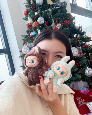 Aimee Chan Instagram - Christmas morning!!! 🎄🎄🎄Yayyyyyyyyy! ✨💖 BUT My wish is to be able to sleep in tomorrow… 😆😆😆 

#merrychristmas🎄 #chanchanfamily #familymemories