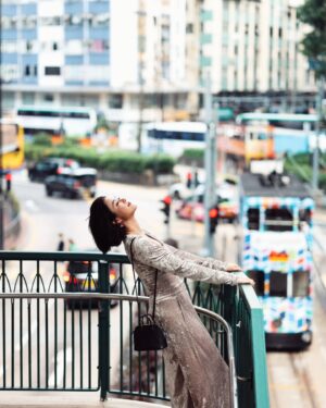 Aimee Chan Instagram - Bye bye 🌞🌻🌊 , Hello 🎃🍁 #autumn !

#ootd 
@marella_official @marellahk 

📸@dangraphy_ 💄 @zoefan 😎@wwchezw 🌼@kaka04150415 👩‍🦰@manho_li
