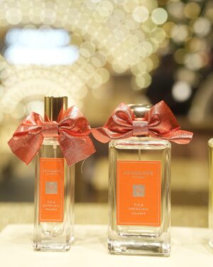 Airi Matsui Instagram - JO MALONE LONDON
A Christmas Special🎄

ホリデーにぴったりな煌びやかな空間が広がっていてとてもわくわくしました！

大切な人へのギフト、
自分へのご褒美にぴったり。

沢山の香りの中から好きな香りを選ぶ時間、楽しかったなぁ。
クリスマス限定の香りもとてもいい香りでした、、🤍

12/13〜12/25まで
表参道ヒルズ B3F スペース オーにて🎁

ぜひ足を運んでみてね。

#JoMaloneLondon
#JoMaloneLondonJapan
#SeasonOfScent
#ジョーマローンロンドン
#PR