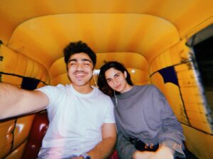 Aisha Ahmed Instagram - Rickshaw ride to BKC and back for no reason 🥲
And why would the audio be for @rohitsaraf not like we were stuck in traffic because of him 🙂