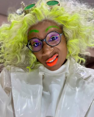 Aisha Hinds Instagram - •| S T R E A M • Q U E E N |•

If you missed the @911onabc HALLOWEEN EPISODE you can STREAM NOW on @hulu 

The crew did an incredible job executing all the looks, laughs, haunts and hijinks.
