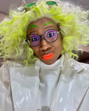 Aisha Hinds Instagram - •| S T R E A M • Q U E E N |•

If you missed the @911onabc HALLOWEEN EPISODE you can STREAM NOW on @hulu 

The crew did an incredible job executing all the looks, laughs, haunts and hijinks.