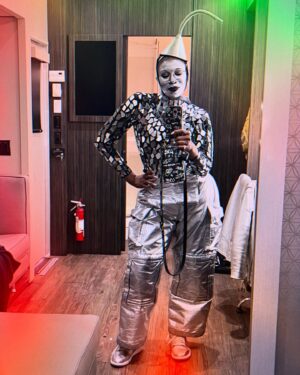 Aisha Hinds Instagram - •| T I N • N I G H T • on • 9 1 1 |•

Tune in TIN night for a special Halloween Episode on @911onabc 

So much FUN! And a little bit of FRIGHT! 😳

📷: @jenniferlovehewitt ✨❤️✨