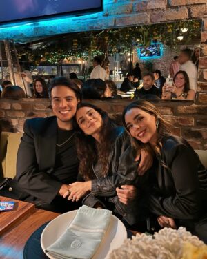 Aislinn Derbez Instagram - life lately..

1. derretida por el sobrino 🤤😍
2. @michaguilerac no ha dormido
3. find wally digo find @ederbez 
4. fluffy deliciousness
5. @vadhird se cree mucho
6. en las estrellas 
7. manualidades de un sábado
8. oshhhhh 🤤
9. bffs apreciando el Hotaru
10. un momento sagrado 
11. de mis días favoritos en mi vida 😍 
12. Tessa y su cara de travesura
