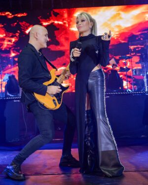 Ajda Pekkan Instagram - Istanbul Kongre Merkezi … Soğuk bir Aralık gecesi , sayenizde sıcacık bir atmosfere dönüştü . ❤️🙏🏻

@srhtavc7 📸
@rifatyuzuak 
@qbyhairfabric 
@burcusedefofficial 
@bayhanproduksiyon 
@onxevent 
@haluk_senturk 
@istanbulcongresscenter