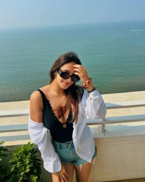 Akansha Ranjan Kapoor Instagram - 2025 vibe check: watering what waters me and letting the rest dry out. let’s see what grows 🤍🪴
