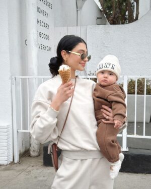 Alanna Panday Instagram - Ice-cream & Cuddles🍦🧸