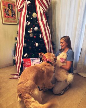 Alba Carrillo Instagram - Estos días me ha hecho feliz…
1: Ir a trabajar❤️
2:Mis bebés perrunos🐾
3:Memes con humor🤣
4:Celebrar que hace 1 año llegó Legend😍
5:Ver a mi hijo con su padre🤤
6:Decorar con centros de mesa y velas que he hecho yo 🕯️🌸
7:Hacer chocolates navideños con mi hijo y su hermano🍫