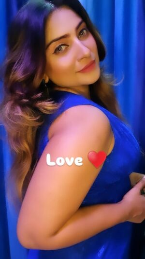 Aleeza Khan Instagram - Ishq wala love ❤️

#love #instagood #instagram #like #photography #photooftheday #follow #fashion #beautiful #art #happy #picoftheday #bhfyp #life #cute #nature #style #instadaily #ishqwalalove #beauty #music #smile #travel #followme #likes #photo #bollywood #song #family #me