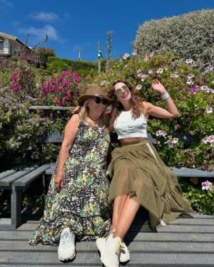 Alejandra Fosalba Instagram - Paseo a Cocholgue con mi mamá y mis bellezas ⭐️ Día de solcito y muchos recuerdos. Una de mis preferida de la 8 Región.