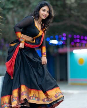Alekhya Harika Instagram - Swipe 👉🏻❤️

Designed by : @navya.marouthu 
📸 : @absolutelyrahul 
MUA : @jayamakeoverartist_