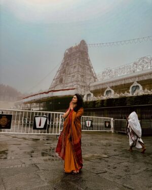 Alekhya Harika Instagram - Embracing The Purpose Of Life 🍃 🙏🏻🫂

#tirumala #alekhyaharika #tirupathi #vadhilesa #lordvenkateshwara