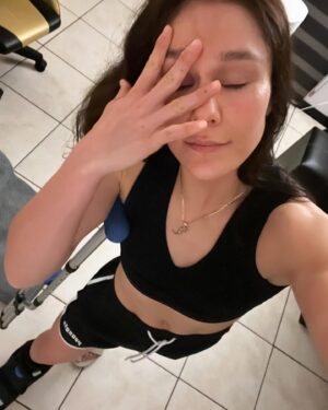 Alexa Grasso Instagram - Algunas cosas que pensé que iban a salir bien salieron mal, pero otras que pensé que iban a salir mal salieron bien. 
Y creo que eso fue un buen empate 😊
(Vengo con todo para mejorar este score)
Gracias a tod@s los que han estado siempre conmigo 🥰 
Los quiero muchísimo 💋🎉🥳
Que pasen un bonito día con sus seres queridos y llenos de motivación para lo que viene 👹🚀🔥
