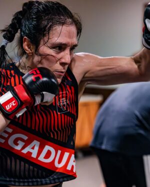 Alexa Grasso Instagram - Algunas cosas que pensé que iban a salir bien salieron mal, pero otras que pensé que iban a salir mal salieron bien. 
Y creo que eso fue un buen empate 😊
(Vengo con todo para mejorar este score)
Gracias a tod@s los que han estado siempre conmigo 🥰 
Los quiero muchísimo 💋🎉🥳
Que pasen un bonito día con sus seres queridos y llenos de motivación para lo que viene 👹🚀🔥