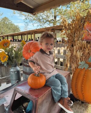 Alexandria DeBerry Instagram - who’s gonna tell him he’s no longer the baby 😭 
the one who made us parents   has opened our hearts to a love deeper than we could have ever imagined! 
he’s clever, fun, opinionated as can be, loves a dance party,   is going to be the best BIG BROTHER! cherishing every bit of these last few months with just him 🤍 the daily kisses he gives mama’s belly are the 🍒 on top! 
#beauxdiesel #bigbreaux