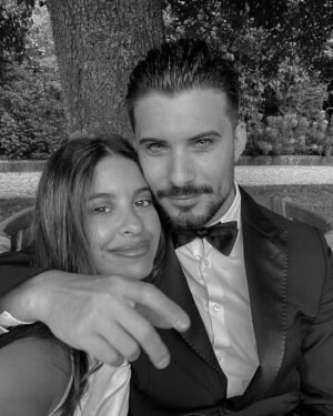 Alia Chergui Instagram - Soirée à l’ambassade UK w/ U 🤍 
#uk #cocktail #nightout #love