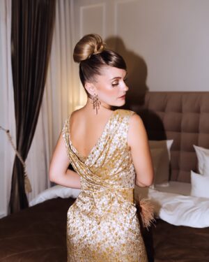 Alicia Agneson Instagram - Merci @diorbeauty for a golden evening 🌻 
Dream team
@diorbeauty 
@olelynggaardcopenhagen 
@fonnesbekhair 
📸 @naomi.axinte