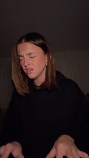 Alicia Moffet Instagram - mommy’s favorite song <3