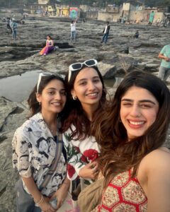 Actress Alisha Chopra HD Photos and Wallpapers February 2025