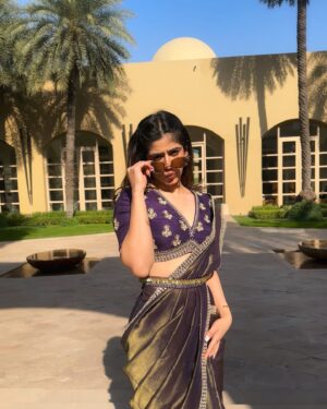Alisha Chopra Instagram - Attending weddings can be a full time job.👯‍♀️

Wearing : @ivorybydipika 💜
.
.
.
.
.
#saaree #tradition #wedding #outfit #indianoutfit #indianwear #weddingseason #indianwedding #look