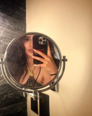 Alisha Chopra Instagram - Is it hot in here, or is it just me? 

Wearing @tizzi.official , absolute love! 
.
.
.
.
.
#swim #swimsuit #swimsuits #monokini #desert #look