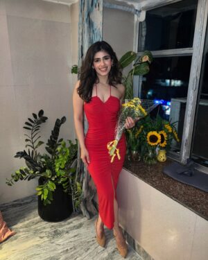 Alisha Chopra Instagram - Life has been quite back to back lately, and I’m nothing but grateful. My birthday was one of the highlights, the love and affection I receive is beyond measure. So blessed to have people around me who support me through thick and thin. On my 28th birthday, I won love in a capacity that fills my heart and holds me together. & retained my constant childlike energy. To friends like family, and a house made home🧿♥️

If anyone knows even a bit about me, knows my girls make my life better every single day. 01/09/2024 was just spent laughing, giggling and ofc never acting my age. 👯‍♂️

Thank you everyone who wished me😘
PS. Happy birthday maasi is my fav part🥹
.
.
.
.
.
#birthday #emo #friends #friendslikefamily #blessed #grateful #happy
