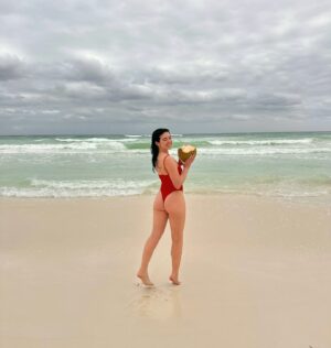 Alisha Newton Instagram - one last Mexico dump for the coconut!!!🥥 👙🏝️