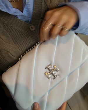 Alizeh Agnihotri Instagram - creating and carrying @toryburch 🪁🖌️🦋

@reliancebrandsltd 
#toryburchindia