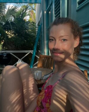 Alyssa Sutherland Instagram - Life is good. Peace out ‘24!