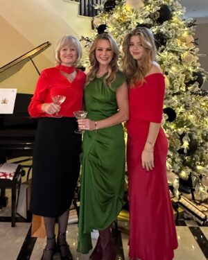 Amanda Holden Instagram - It’s beginning to look a lot like Christmas🌲❤️. 📸by my lub x
