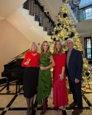 Amanda Holden Instagram - It’s beginning to look a lot like Christmas🌲❤️. 📸by my lub x