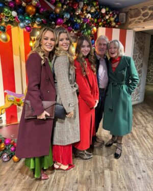 Amanda Holden Instagram - It’s beginning to look a lot like Christmas🌲❤️. 📸by my lub x