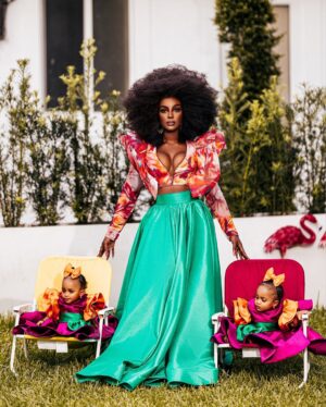 Amara 'La Negra' Instagram - Family❤️🫶🏿 @amaralanegraaln 

#amaralanegraaln #family #familyphotos #loveandhiphopmiami