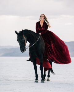 Actress Amberley Snyder HD Photos and Wallpapers February 2025