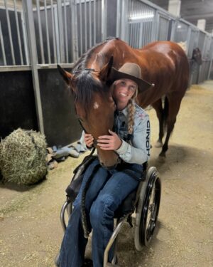 Amberley Snyder Instagram - 🤎🎂 Happy Birthday to the horse who has been my world for 10 years. 17 looks good on you, but I wish we could start again at 6! I owe you a whole lot and am thankful for all you’ve given! Happy Birthday Legacy 🥹🫶🏻

#amberleysnyder #walkriderodeo #frenchopen #legacyakalegs
