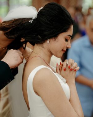 Ameya Mathew Instagram - ഞങ്ങൾ വിവാഹിതരായി…👰🏻‍♀️💍🤵🏻‍♂️
From best friends to Mr. and Mrs.— a journey of love n’ laughter.💕🧿 @kirankatticaran 😘😘
.
Photography @illumecreation 
MUA @janvimakeovers__ 
Kiran’s outfit @men_in_q_wedding 
Bouquet @florita_floral 
.
#happilymarried