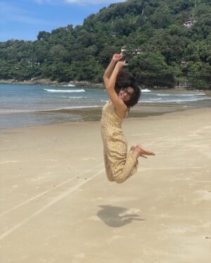 Ami Trivedi Instagram - Its a game of highs and lows. They say keep your feet grounded and I say but  let me try reaching the stars