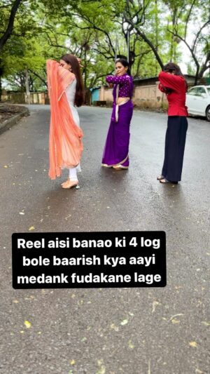 Ami Trivedi Instagram - Kyunki mausam beiman ☔️

@ami_trivedi_official  @nancy_roy56 

#dance #rain #weather #musketeers #yrkkh #viral #trending