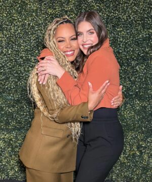 Amirah Vann Instagram - Hoy estrena la nueva serie “Doc” que cuenta con un elenco de lujo encabezado por la talentosísima y encantadora @amirahvannofficial ✨ Luego de verla en series como “How to get away with murder” y “Underground”, ahora se pone los zapatos de una neuropsiquiatra, con la que representa no solo a la comunidad hispana, sino a un porcentaje de mujeres latinas muy pequeño que se abre paso en la industria de la medicina. 

Nos reunimos con ella para una conversación a corazón abierto en la que nos cuenta de su trayectoria, su personaje, curiosidades del rodaje y la importancia de ser fieles a nosotros mismos. Amirah es un sol, con una energía cálida e inspiradora. Una de mis entrevistas favoritas ♥️

No se la pierdan hoy en @accesototalshow a las 11:30am por @telemundo47 @telemundo ✨