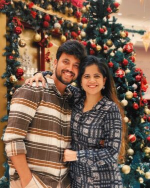 Amruta Deshmukh Instagram - We weren’t ready for Christmas but for pictures…YES! 🤩🎄✨
Decor by Ambani🧑‍🎄