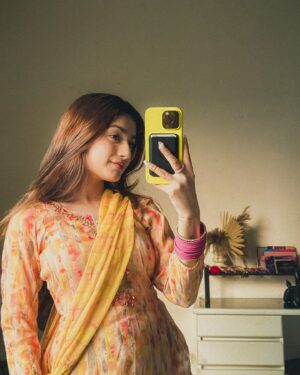 Amulya Rattan Instagram - 🧡🌻✨
