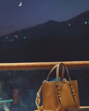 Amulya Rattan Instagram - Casual Elegance👜✨