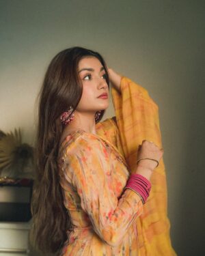 Amulya Rattan Instagram - 🧡🌻✨