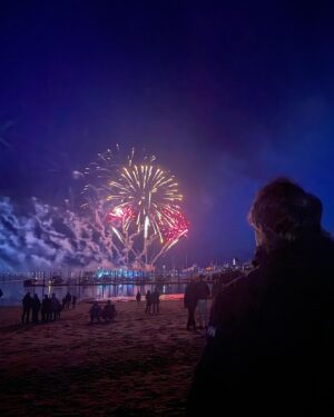Amy Jo Johnson Instagram - Wishing you all a Happy New Year!! #2025🦋