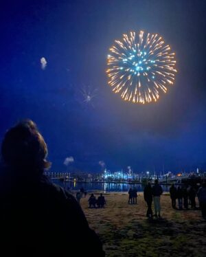 Amy Jo Johnson Instagram - Wishing you all a Happy New Year!! #2025🦋