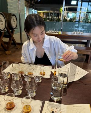 An So-hee Instagram - 💛🥃🧡☺️💚🧐🩵👯‍♀️