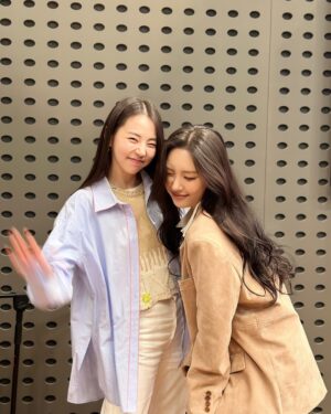 An So-hee Instagram - 스페셜DJ 안소희입니다💟 @miyayeah 💜
#볼륨을높여요 @volumeup_891