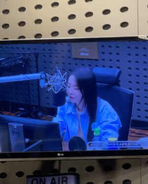 An So-hee Instagram - 스페셜DJ 안소희입니다💟 @miyayeah 💜
#볼륨을높여요 @volumeup_891